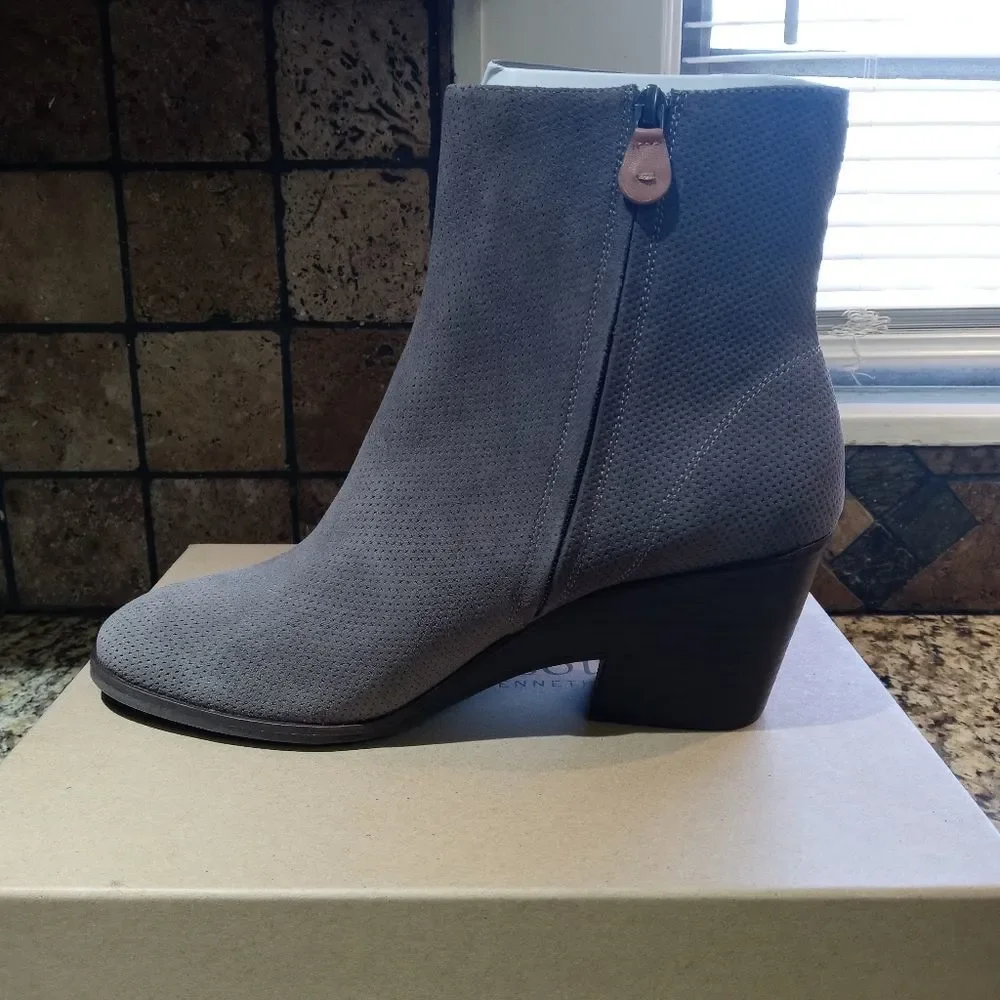 Gentle Souls by Kenneth Cole Sz. 11 Blaise Suede Ankle Wedge Boots